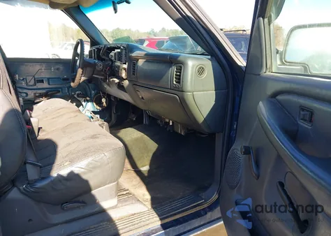 2002 Chevrolet Silverado 1500 from USA, damaged, VIN 1GCEC14W12Z264425